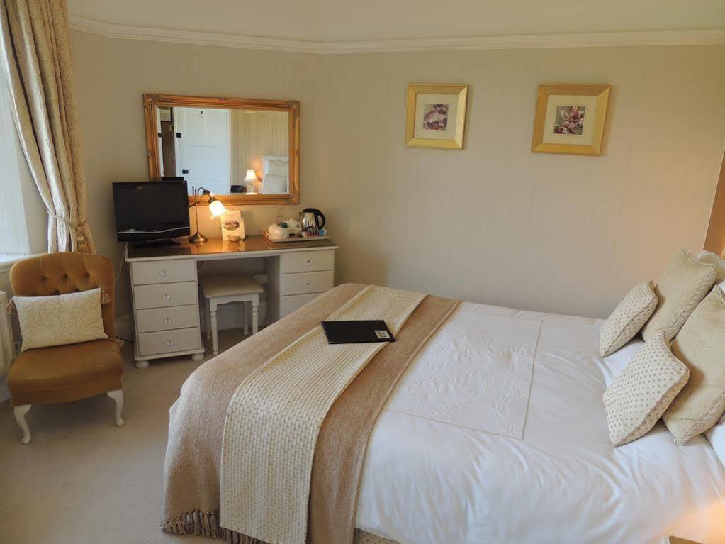 Cedar House Bed & Breakfast Minehead Dış mekan fotoğraf