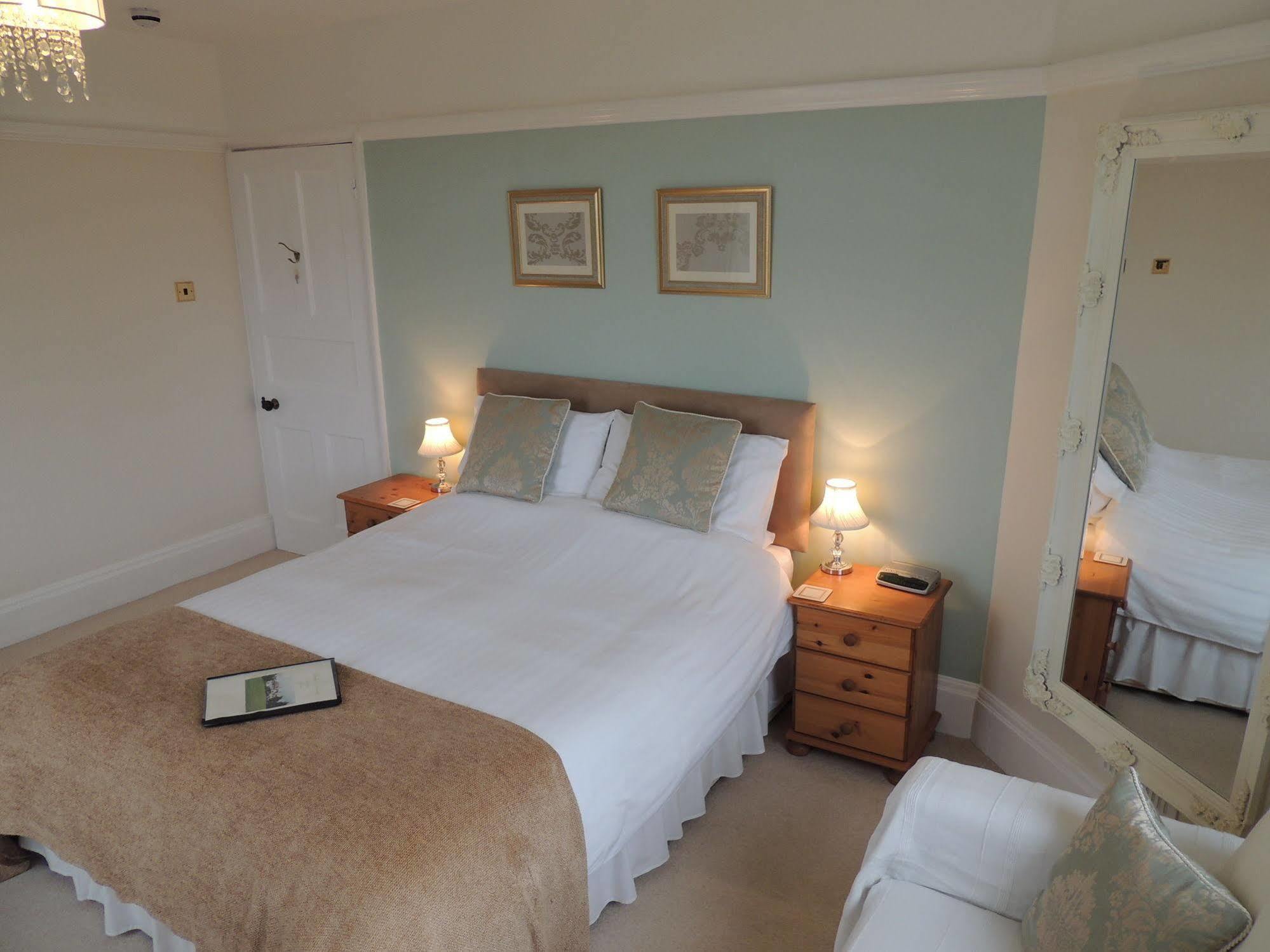 Cedar House Bed & Breakfast Minehead Dış mekan fotoğraf