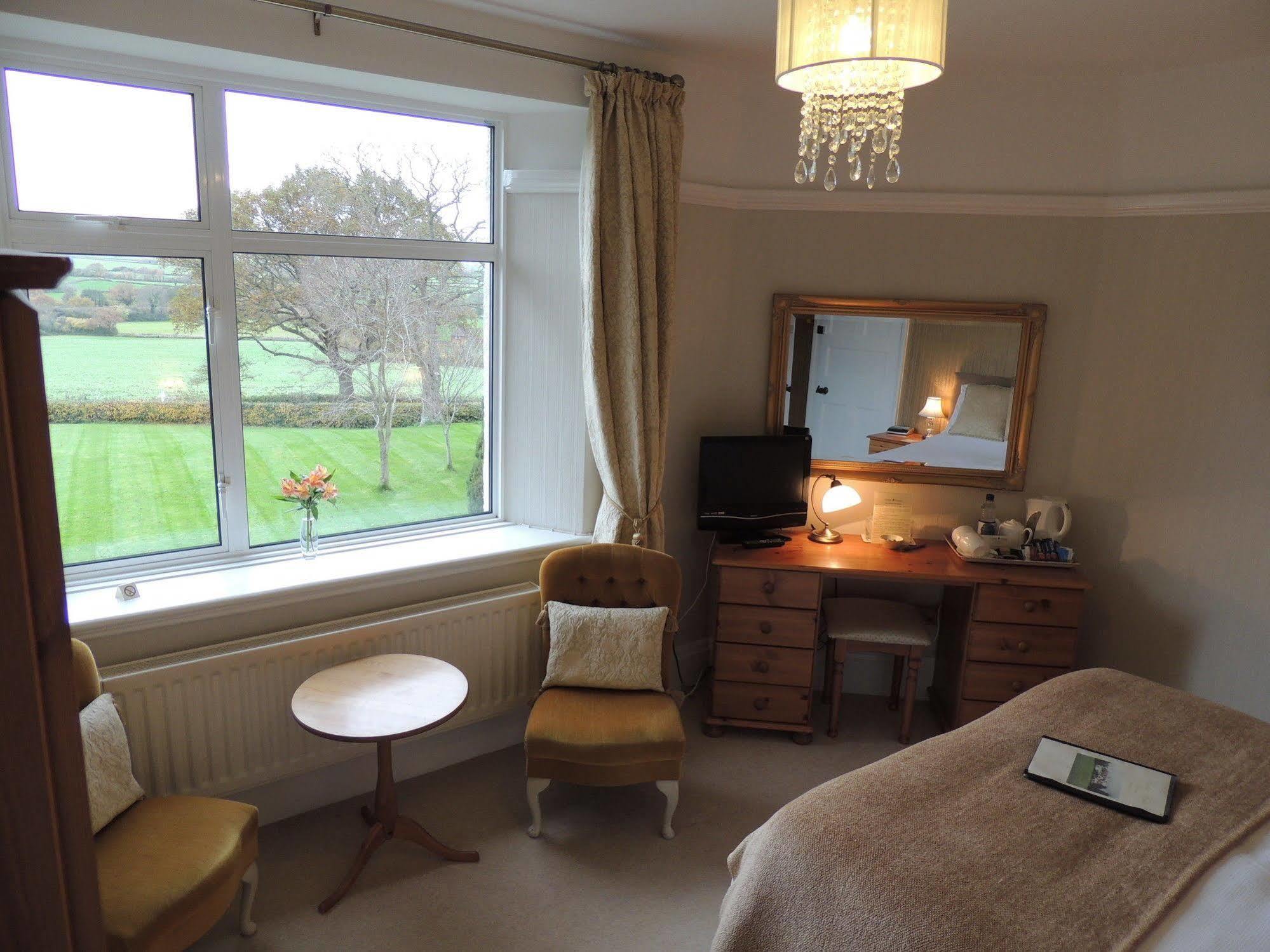 Cedar House Bed & Breakfast Minehead Dış mekan fotoğraf